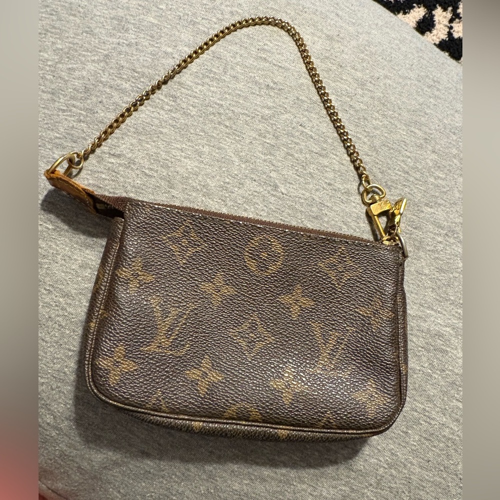 XSOLDX Louis Vuitton Pochette Accessoires Monogram Shoulder Bag Authentic - Picture 2 of 15